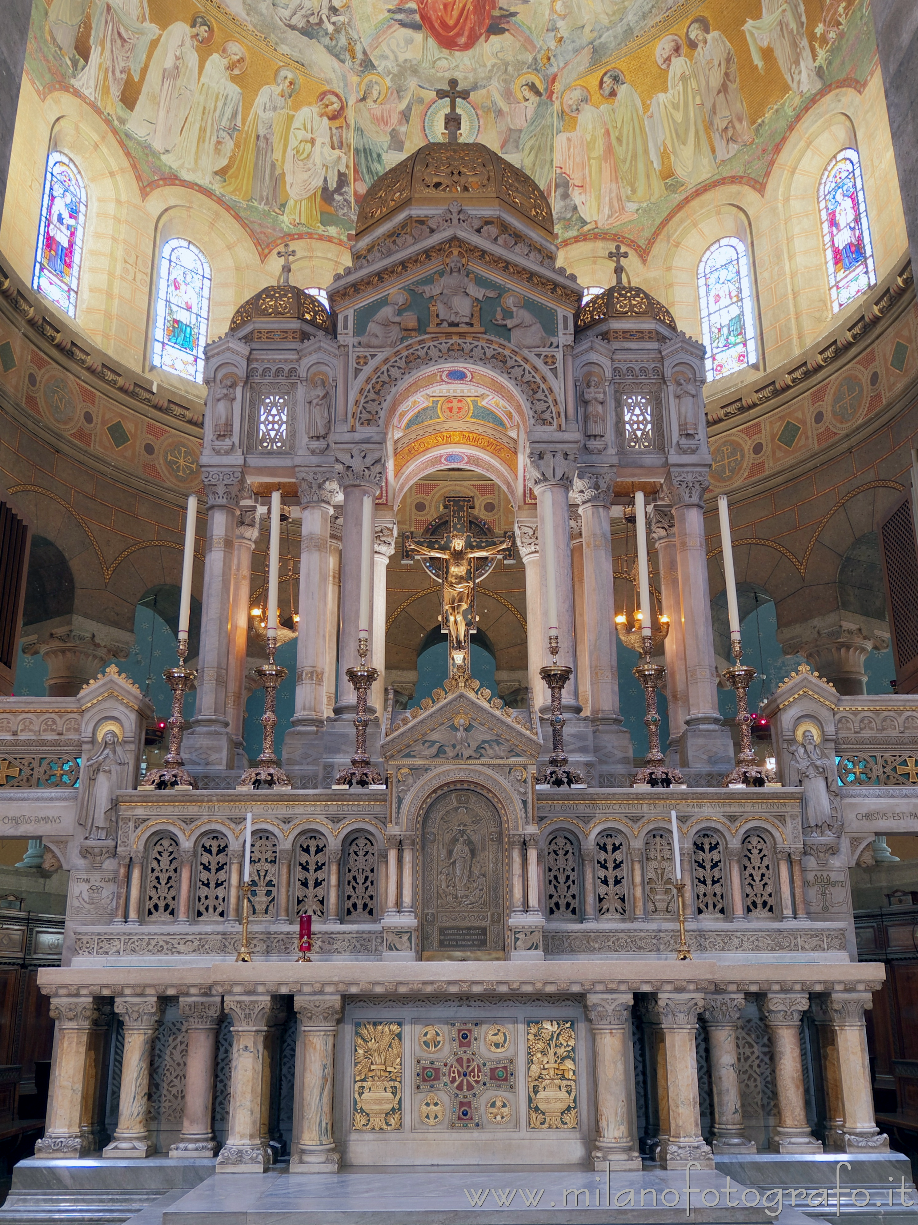 Milano - Altare maggiore della Basilica del Corpus Domini